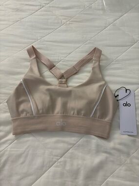 ALO Yoga AIRLIFT SUIT UP
BRA Macadamia size Small BNWT